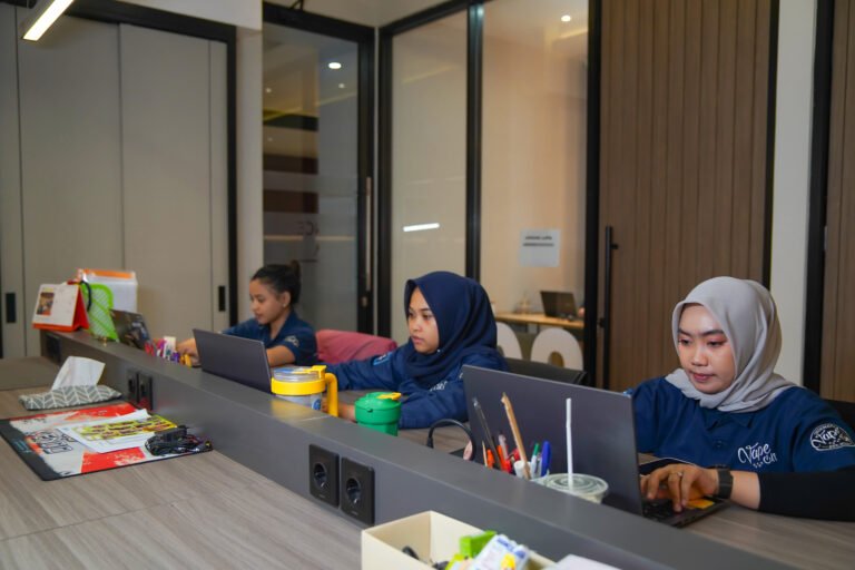gambar orang interview kerja